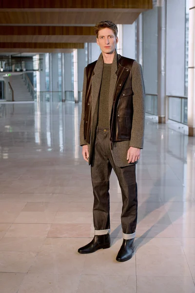 Look 4